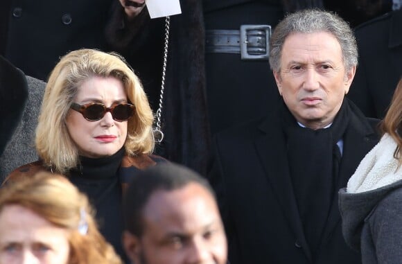 Catherine Deneuve et Michel Drucker - Sorties des obsèques de Michel Delpech en l'église Saint-Sulpice à Paris, le 8 janvier 2016.