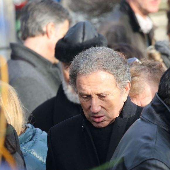 Michel Drucker - Inhumation de Michel Delpech au cimetière du Père-Lachaise à Paris, le 8 janvier 2016.