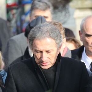 Michel Drucker - Inhumation de Michel Delpech au cimetière du Père-Lachaise à Paris, le 8 janvier 2016.