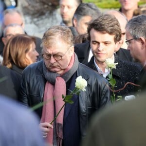 Dominique Besnehard - Inhumation de Michel Delpech au cimetière du Père-Lachaise à Paris, le 8 janvier 2016.