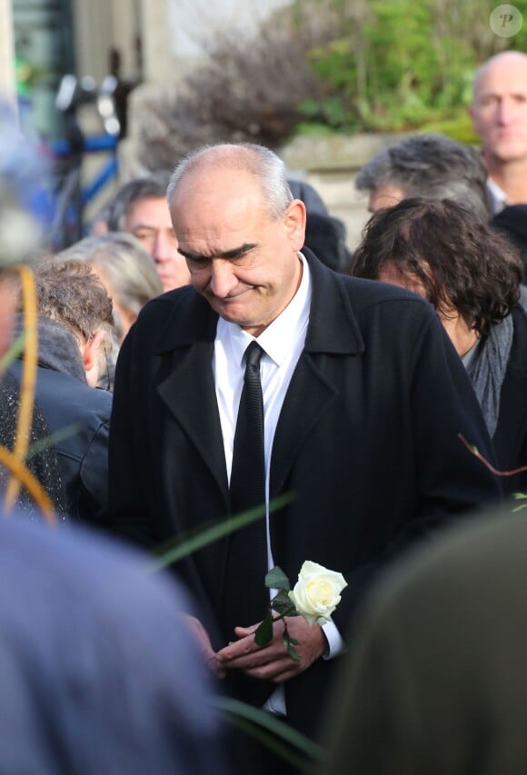 Pascal Nègre - Inhumation de Michel Delpech au cimetière du Père-Lachaise à Paris, le 8 janvier 2016.