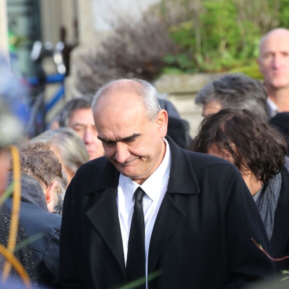 Pascal Nègre - Inhumation de Michel Delpech au cimetière du Père-Lachaise à Paris, le 8 janvier 2016.