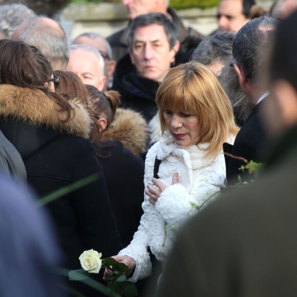 Stone - Inhumation de Michel Delpech au cimetière du Père-Lachaise à Paris, le 8 janvier 2016.