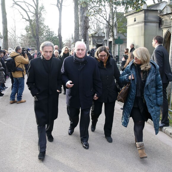 Michel Drucker - Inhumation de Michel Delpech au cimetière du Père-Lachaise à Paris, le 8 janvier 2016.