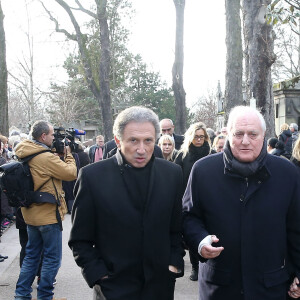 Michel Drucker - Inhumation de Michel Delpech au cimetière du Père-Lachaise à Paris, le 8 janvier 2016.