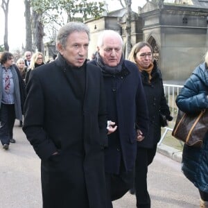 Michel Drucker - Inhumation de Michel Delpech au cimetière du Père-Lachaise à Paris, le 8 janvier 2016.