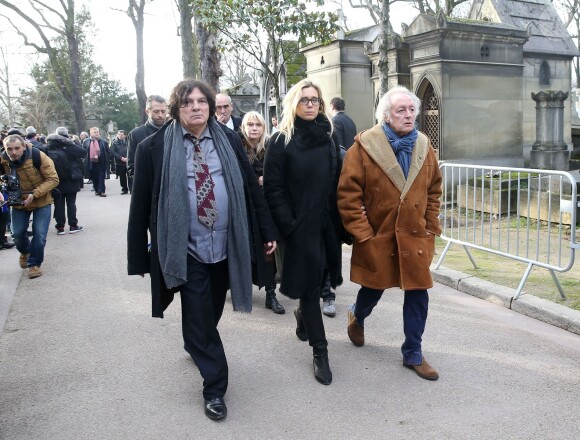 Didier Barbelivien et sa femme Laure - Inhumation de Michel Delpech au cimetière du Père-Lachaise à Paris, le 8 janvier 2016.