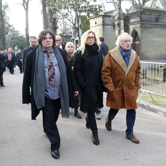 Didier Barbelivien et sa femme Laure - Inhumation de Michel Delpech au cimetière du Père-Lachaise à Paris, le 8 janvier 2016.