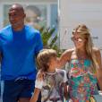 Sylvie Meis, son fils Damian Van Der Vaart et son compagnon Maurice Mobetie profitent de leurs vacances à Ibiza, le 29 juillet 2015.