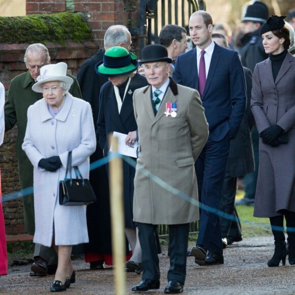 La reine Elisabeth II d'Angleterre, le prince Philip, le prince William et la duchesse de Cambridge, Catherine Kate Middleton célèbrent le 100 ème anniversaire du retrait final de la péninsule de Gallipoli pendant la 1 ère guerre mondiale au Mémorial de Sandrigham le 10 janvier 2016. Ils ont assisté un plus tôt en l'église Mary Magdalene à une messe où la famille Middleton était invitée par la reine.