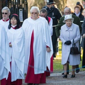 La reine Elisabeth II d'Angleterre, le prince Philip, le prince William et la duchesse de Cambridge, Catherine Kate Middleton célèbrent le 100 ème anniversaire du retrait final de la péninsule de Gallipoli pendant la 1 ère guerre mondiale au Mémorial de Sandrigham le 10 janvier 2016. Ils ont assisté un plus tôt en l'église Mary Magdalene à une messe où la famille Middleton était invitée par la reine.