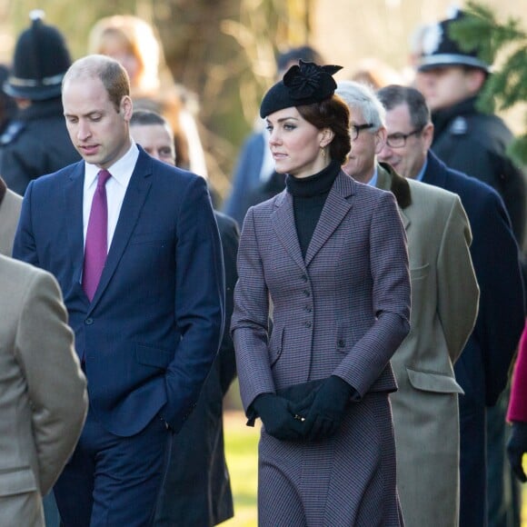 La reine Elisabeth II d'Angleterre, le prince Philip, le prince William et la duchesse de Cambridge, Catherine Kate Middleton célèbrent le 100 ème anniversaire du retrait final de la péninsule de Gallipoli pendant la 1 ère guerre mondiale au Mémorial de Sandrigham le 10 janvier 2016. Ils ont assisté un plus tôt en l'église Mary Magdalene à une messe où la famille Middleton était invitée par la reine.