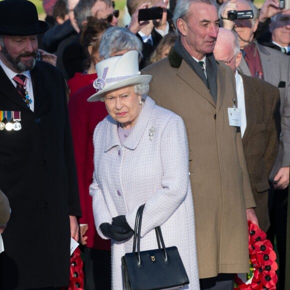 La reine Elisabeth II d'Angleterre, le prince Philip, le prince William et la duchesse de Cambridge, Catherine Kate Middleton célèbrent le 100 ème anniversaire du retrait final de la péninsule de Gallipoli pendant la 1 ère guerre mondiale au Mémorial de Sandrigham le 10 janvier 2016. Ils ont assisté un plus tôt en l'église Mary Magdalene à une messe où la famille Middleton était invitée par la reine.