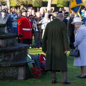 La reine Elisabeth II d'Angleterre, le prince Philip, le prince William et la duchesse de Cambridge, Catherine Kate Middleton célèbrent le 100 ème anniversaire du retrait final de la péninsule de Gallipoli pendant la 1 ère guerre mondiale au Mémorial de Sandrigham le 10 janvier 2016. Ils ont assisté un plus tôt en l'église Mary Magdalene à une messe où la famille Middleton était invitée par la reine.