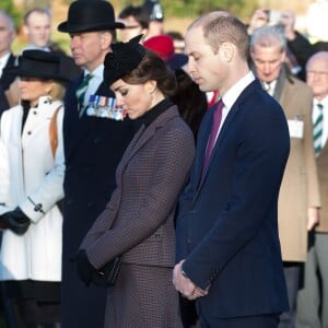 La reine Elisabeth II d'Angleterre, le prince Philip, le prince William et la duchesse de Cambridge, Catherine Kate Middleton célèbrent le 100 ème anniversaire du retrait final de la péninsule de Gallipoli pendant la 1 ère guerre mondiale au Mémorial de Sandrigham le 10 janvier 2016. Ils ont assisté un plus tôt en l'église Mary Magdalene à une messe où la famille Middleton était invitée par la reine.