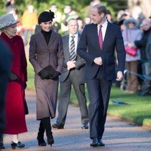 La reine Elisabeth II d'Angleterre, le prince Philip, le prince William et la duchesse de Cambridge, Catherine Kate Middleton célèbrent le 100 ème anniversaire du retrait final de la péninsule de Gallipoli pendant la 1 ère guerre mondiale au Mémorial de Sandrigham le 10 janvier 2016. Ils ont assisté un plus tôt en l'église Mary Magdalene à une messe où la famille Middleton était invitée par la reine.