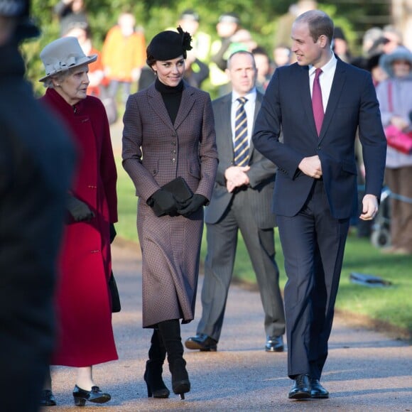 La reine Elisabeth II d'Angleterre, le prince Philip, le prince William et la duchesse de Cambridge, Catherine Kate Middleton célèbrent le 100 ème anniversaire du retrait final de la péninsule de Gallipoli pendant la 1 ère guerre mondiale au Mémorial de Sandrigham le 10 janvier 2016. Ils ont assisté un plus tôt en l'église Mary Magdalene à une messe où la famille Middleton était invitée par la reine.