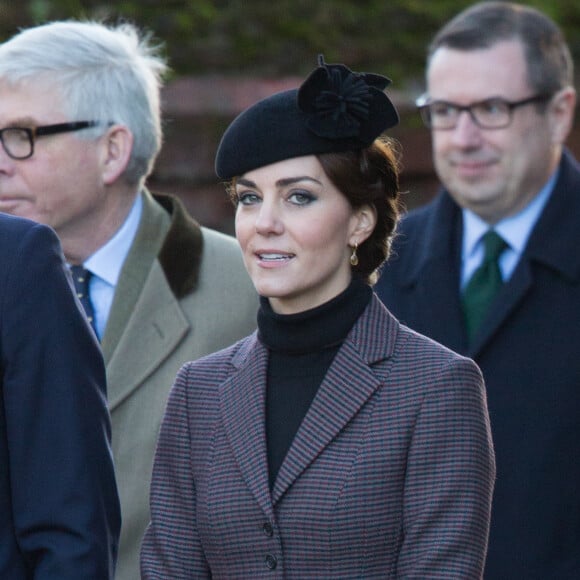 La reine Elisabeth II d'Angleterre, le prince Philip, le prince William et la duchesse de Cambridge, Catherine Kate Middleton célèbrent le 100 ème anniversaire du retrait final de la péninsule de Gallipoli pendant la 1 ère guerre mondiale au Mémorial de Sandrigham le 10 janvier 2016. Ils ont assisté un plus tôt en l'église Mary Magdalene à une messe où la famille Middleton était invitée par la reine.