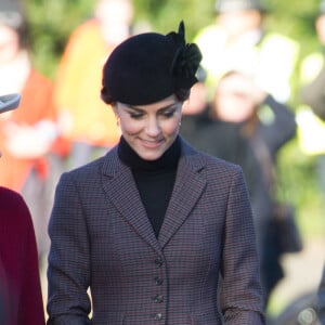 La reine Elisabeth II d'Angleterre, le prince Philip, le prince William et la duchesse de Cambridge, Catherine Kate Middleton célèbrent le 100 ème anniversaire du retrait final de la péninsule de Gallipoli pendant la 1 ère guerre mondiale au Mémorial de Sandrigham le 10 janvier 2016. Ils ont assisté un plus tôt en l'église Mary Magdalene à une messe où la famille Middleton était invitée par la reine.