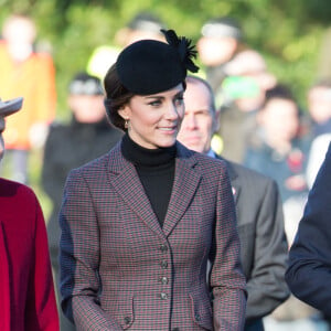 La reine Elisabeth II d'Angleterre, le prince Philip, le prince William et la duchesse de Cambridge, Catherine Kate Middleton célèbrent le 100 ème anniversaire du retrait final de la péninsule de Gallipoli pendant la 1 ère guerre mondiale au Mémorial de Sandrigham le 10 janvier 2016. Ils ont assisté un plus tôt en l'église Mary Magdalene à une messe où la famille Middleton était invitée par la reine.