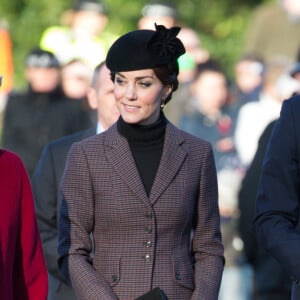 La reine Elisabeth II d'Angleterre, le prince Philip, le prince William et la duchesse de Cambridge, Catherine Kate Middleton célèbrent le 100 ème anniversaire du retrait final de la péninsule de Gallipoli pendant la 1 ère guerre mondiale au Mémorial de Sandrigham le 10 janvier 2016. Ils ont assisté un plus tôt en l'église Mary Magdalene à une messe où la famille Middleton était invitée par la reine.