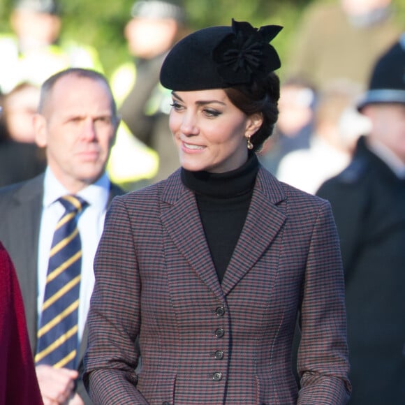 La reine Elisabeth II d'Angleterre, le prince Philip, le prince William et la duchesse de Cambridge, Catherine Kate Middleton célèbrent le 100 ème anniversaire du retrait final de la péninsule de Gallipoli pendant la 1 ère guerre mondiale au Mémorial de Sandrigham le 10 janvier 2016. Ils ont assisté un plus tôt en l'église Mary Magdalene à une messe où la famille Middleton était invitée par la reine.