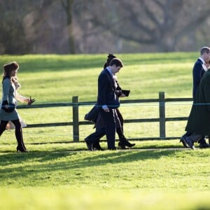 La reine Elisabeth II d'Angleterre, le prince Philip, le prince William et la duchesse de Cambridge, Catherine Kate Middleton célèbrent le 100 ème anniversaire du retrait final de la péninsule de Gallipoli pendant la 1 ère guerre mondiale au Mémorial de Sandrigham le 10 janvier 2016. Ils ont assisté un plus tôt en l'église Mary Magdalene à une messe où la famille Middleton était invitée par la reine.