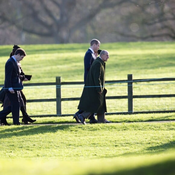 La reine Elisabeth II d'Angleterre, le prince Philip, le prince William et la duchesse de Cambridge, Catherine Kate Middleton célèbrent le 100 ème anniversaire du retrait final de la péninsule de Gallipoli pendant la 1 ère guerre mondiale au Mémorial de Sandrigham le 10 janvier 2016. Ils ont assisté un plus tôt en l'église Mary Magdalene à une messe où la famille Middleton était invitée par la reine.