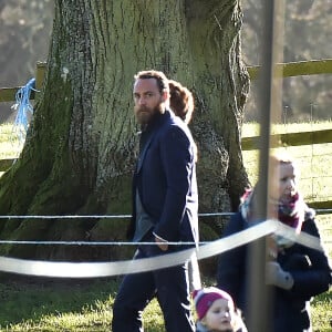 James Middleton - La reine Elisabeth II d'Angleterre, le prince Philip, le prince William et la duchesse de Cambridge, Catherine Kate Middleton célèbrent le 100 ème anniversaire du retrait final de la péninsule de Gallipoli pendant la 1 ère guerre mondiale au Mémorial de Sandrigham le 10 janvier 2016. Ils ont assisté un plus tôt en l'église Mary Magdalene à une messe où la famille Middleton était invitée par la reine.