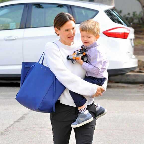 Jennifer Garner emmène ses enfants Samuel et Violet à l'église à Los Angeles, le 10 janvier 2016