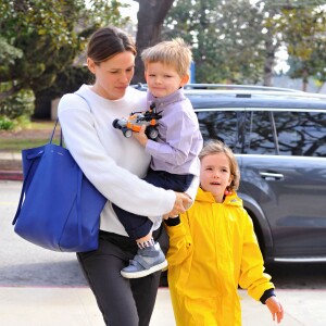 Jennifer Garner emmène ses enfants Samuel et Violet à l'église à Los Angeles, le 10 janvier 2016