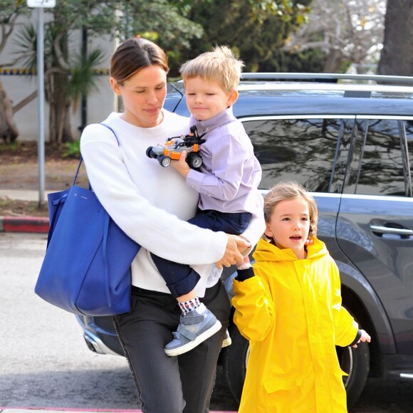 Jennifer Garner emmène ses enfants Samuel et Violet à l'église à Los Angeles, le 10 janvier 2016