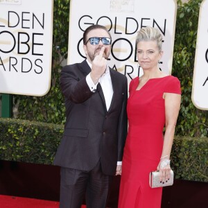 Ricky Gervais (doigt d'honneur) et sa compagne Jane Fallon - La 73ème cérémonie annuelle des Golden Globe Awards à Beverly Hills, le 10 janvier 2016. © Olivier Borde/Bestimage