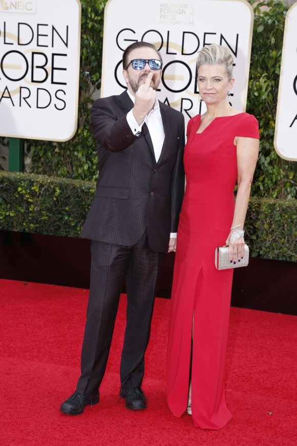 Ricky Gervais (doigt d'honneur) et sa compagne Jane Fallon - La 73ème cérémonie annuelle des Golden Globe Awards à Beverly Hills, le 10 janvier 2016. © Olivier Borde/Bestimage