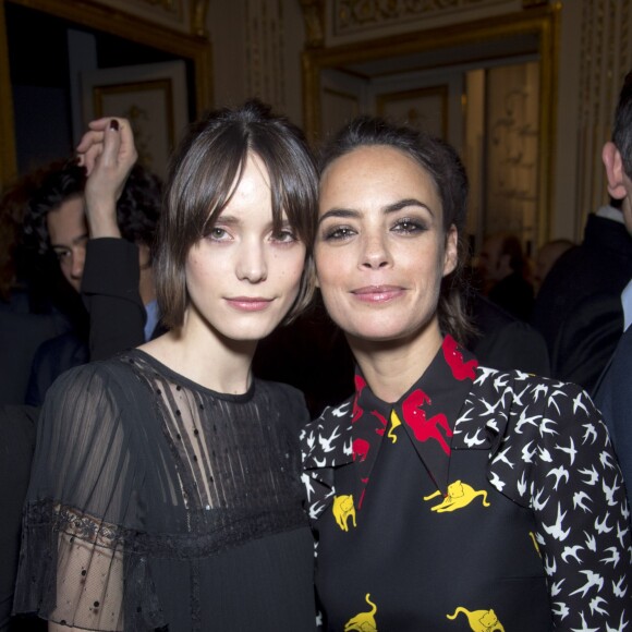 Stacy Martin et Bérénice Bejo - Soirée des Révélations César 2016 dans les salons de la maison Chaumet place Vendôme à Paris, le 11 janvier 2016.