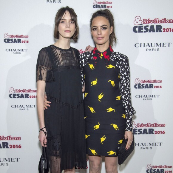 Stacy Martin et Bérénice Bejo - Soirée des Révélations César 2016 dans les salons de la maison Chaumet place Vendôme à Paris, le 11 janvier 2016.
