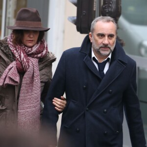 Antoine Duléry et sa femme Pascale Pouzadoux - Obsèques de Michel Galabru en l'église Saint-Roch à Paris le 12 janvier 2016.