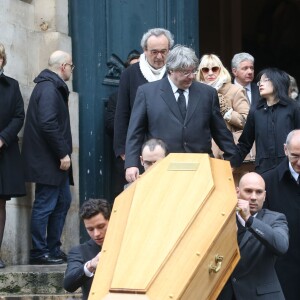 Philippe Galabru et sa compagne - Sorties - Obsèques de Michel Galabru en l'église Saint-Roch à Paris le 12 janvier 2016.