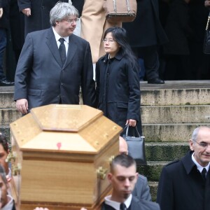 Philippe Galabru et sa compagne - Sorties - Obsèques de Michel Galabru en l'église Saint-Roch à Paris le 12 janvier 2016.