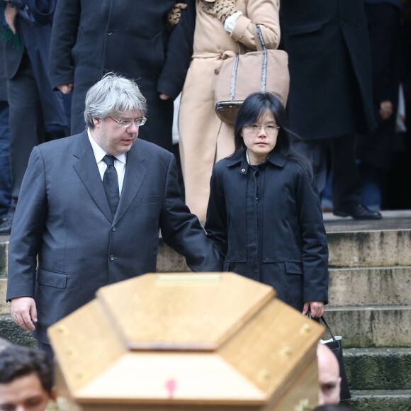 Philippe Galabru et sa compagne - Sorties - Obsèques de Michel Galabru en l'église Saint-Roch à Paris le 12 janvier 2016.