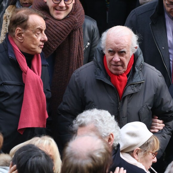Jacques Balutin et Daniel Prévost - Sorties - Obsèques de Michel Galabru en l'église Saint-Roch à Paris le 12 janvier 2016.