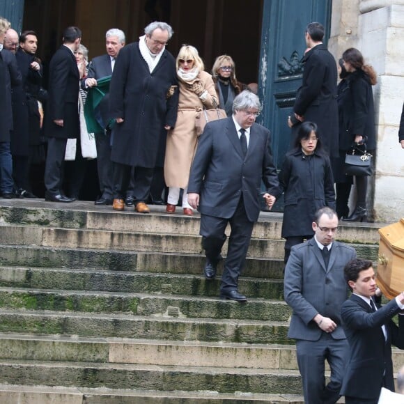 Philippe Galabru et sa compagne - Sorties - Obsèques de Michel Galabru en l'église Saint-Roch à Paris le 12 janvier 2016.