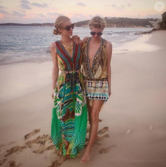Paris et Nicky Hilton, en vacances à Anguilla. Décembre 2015
