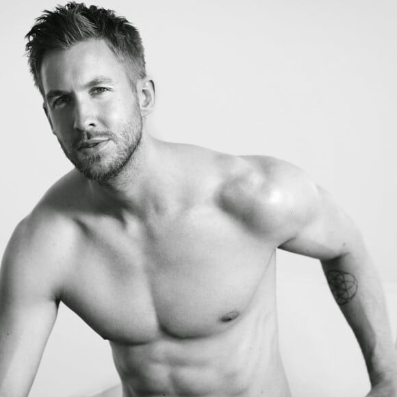 Calvin Harris, le nouveau boyfriend de Taylor Swift pose pour les dessous masculins Emporio Armani.