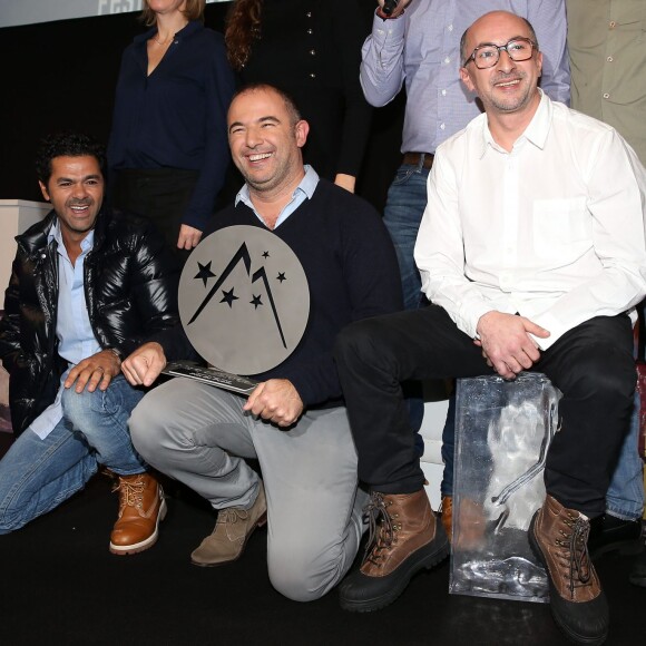 Jamel Debbouze, Mohamed Hamidi, Fatsah Bouyahmed lors de la cérémonie de clôture et palmarès du 19e Festival International du film de Comédie de l'Alpe d'Huez, le 16 janvier 2016.