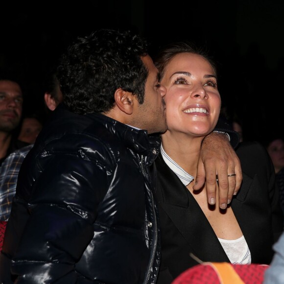 Jamel Debbouze et sa femme Mélissa Theuriau fous d'amour lors de la cérémonie de clôture et palmarès du 19e Festival International du film de Comédie de l'Alpe d'Huez, le 16 janvier 2016. Le film "La vache" remporte trois récompenses, le Grand Prix, Prix du Public et le Prix d'Interprétation Michel Galabru (reçu par Fatsah Bouyahmed).