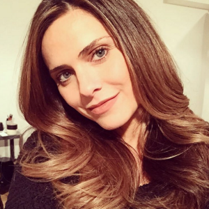 Clara Morgane dévoile sa nouvelle couleur de cheveux