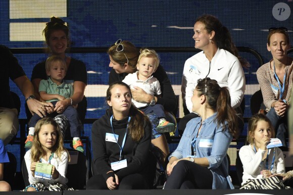 Mirka Federer avec ses jumeaux Lenny et Leo et les jumelles Charlene Riva et Myla Rose lors de la journées des enfants au Melbourne Park de Melbourne en marge de l'Open d'Australie, le 16 janvier 2016