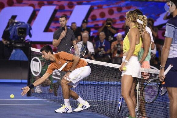 Novak Djokovic lors du Kid's Day en marge de l'Open d'Australie au Melbourne Park de Melbourne, le 16 janvier 2016