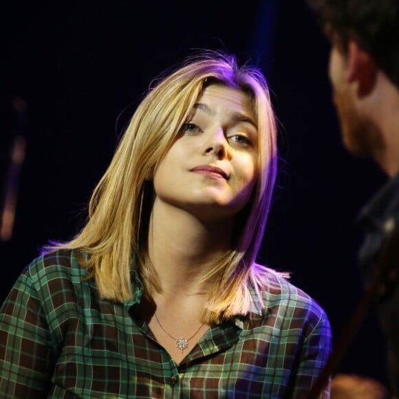 Louane Emera - Concert des Talents de France Bleu aux Folies Bergère à Paris le 10 novembre 2015. Louane Emera est le talent France Bleu de l'année. © Denis Guignebourg/Bestimage